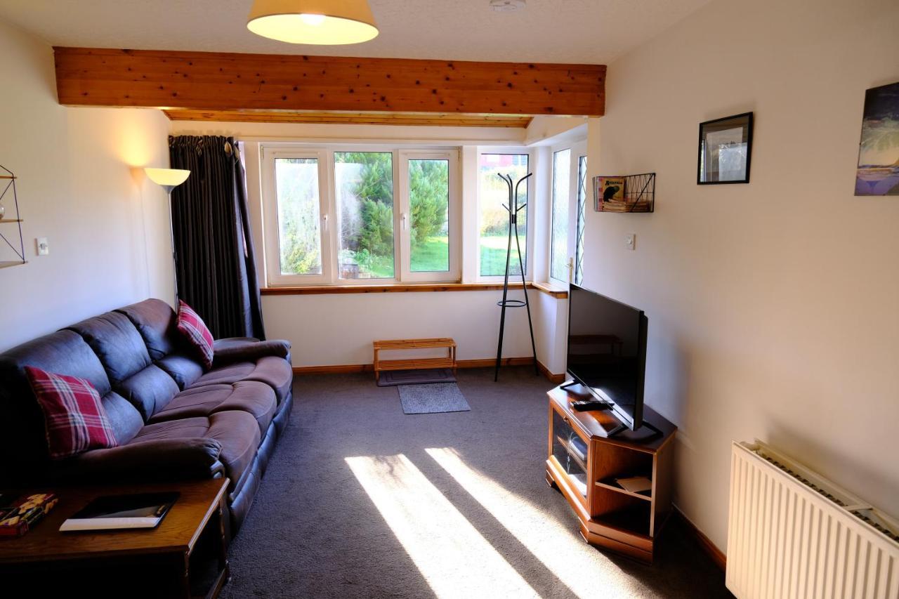 Lovely 1-Bedroom Apartment With Free Parking インヴァネス エクステリア 写真